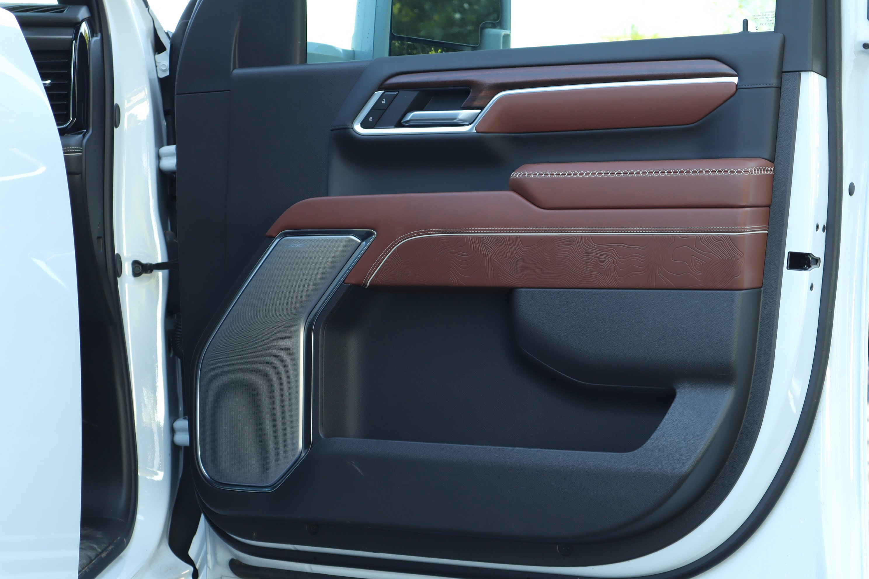 Used 2026 GMC Sierra 3500 Denali Ultimate w/ LPO, Black Badging Package image 30