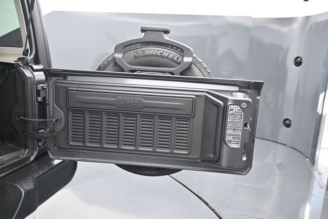 Used 2023 Jeep Wrangler Sport AWD/4WD image 16