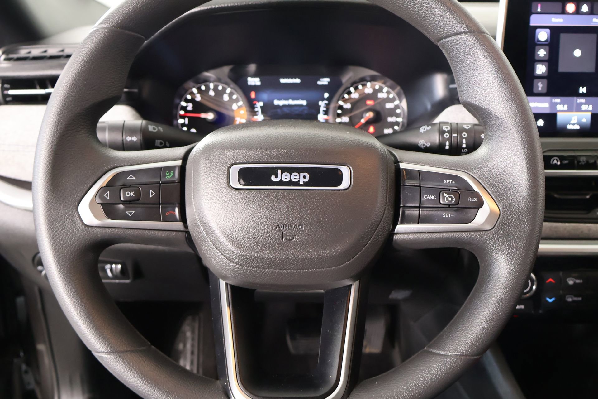 Used 2023 Jeep Compass Sport AWD/4WD image 3