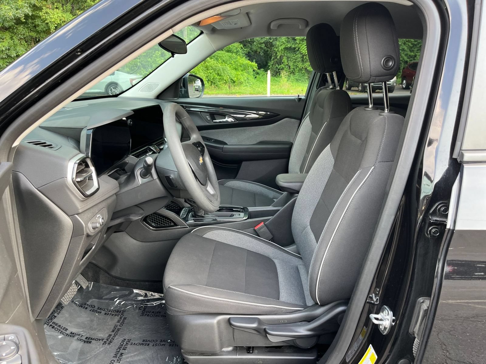 Used 2025 Chevrolet TrailBlazer LT FWD image 25