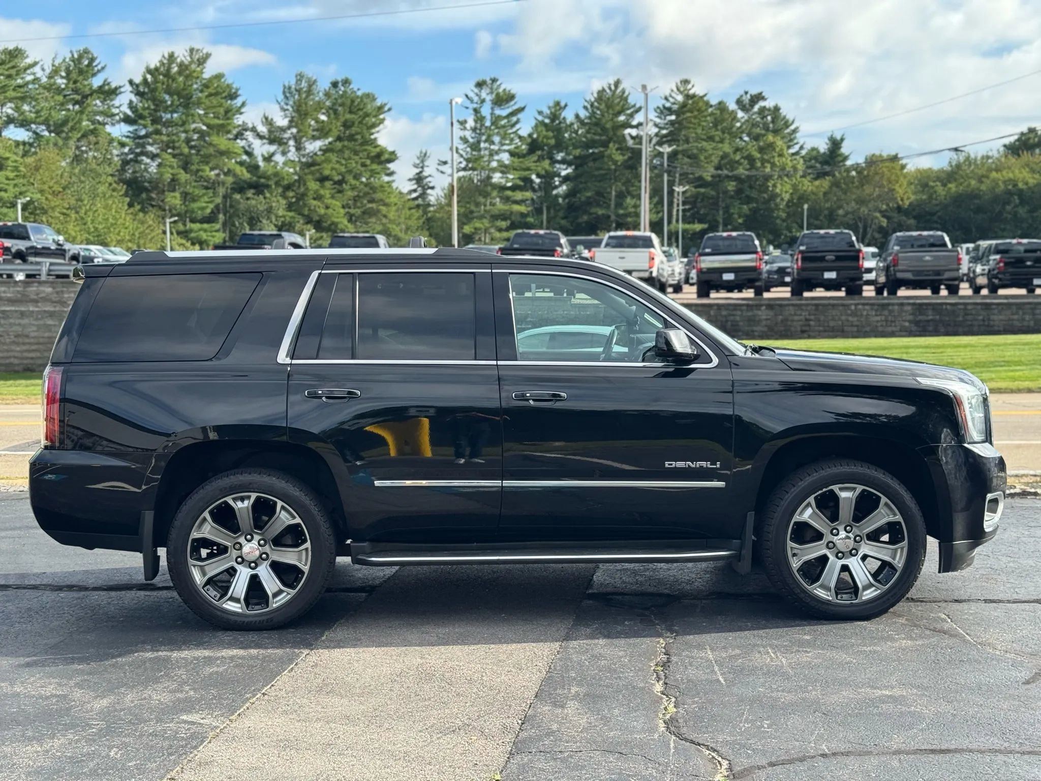 Used 2015 GMC Yukon Denali image 5