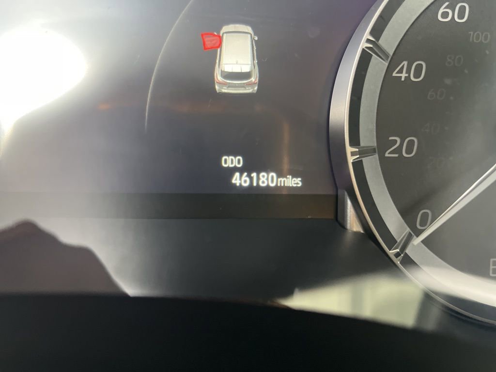 Used 2023 Toyota Highlander XLE image 2