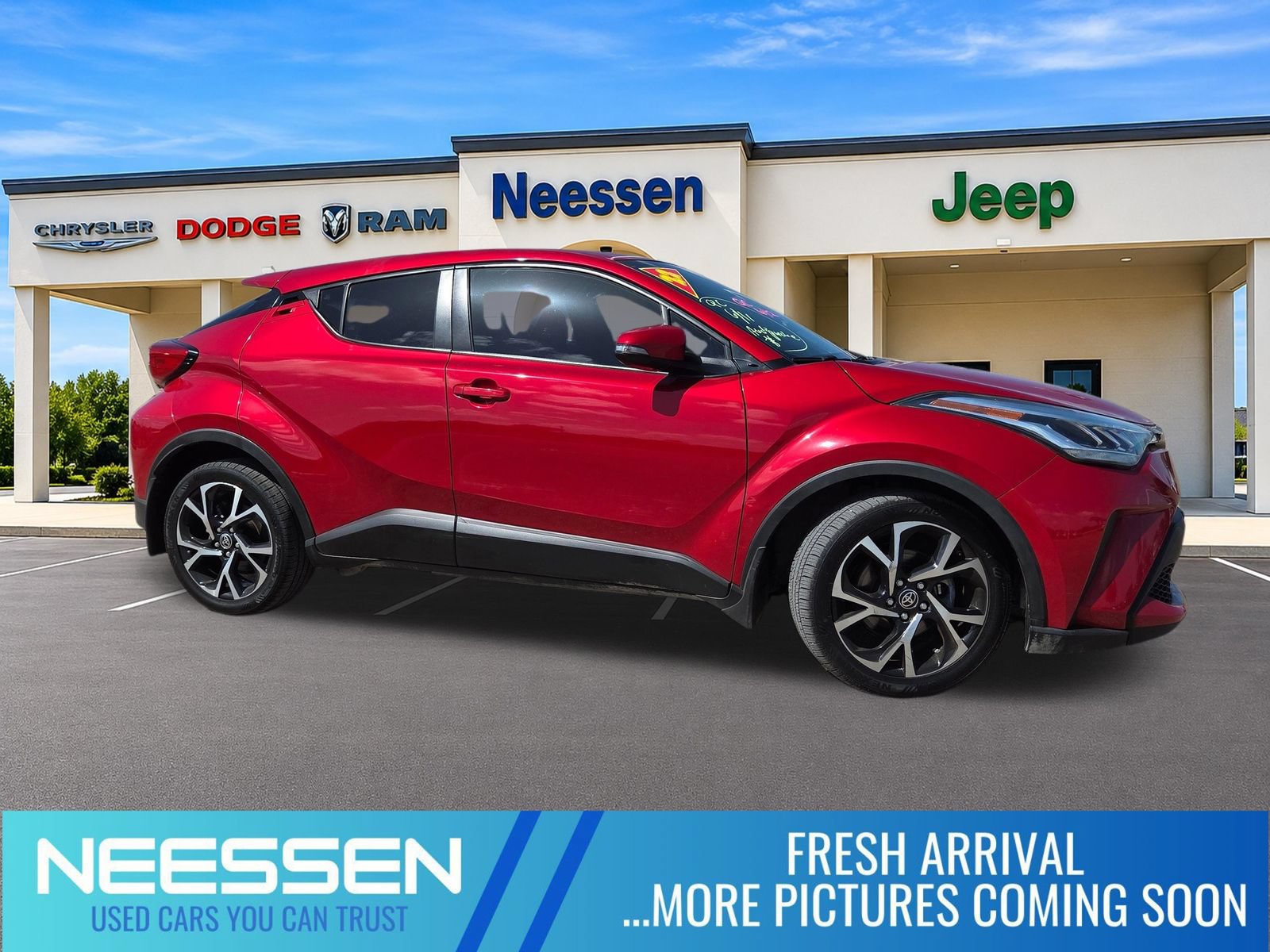 Used 2022 Toyota C-HR XLE FWD image 1