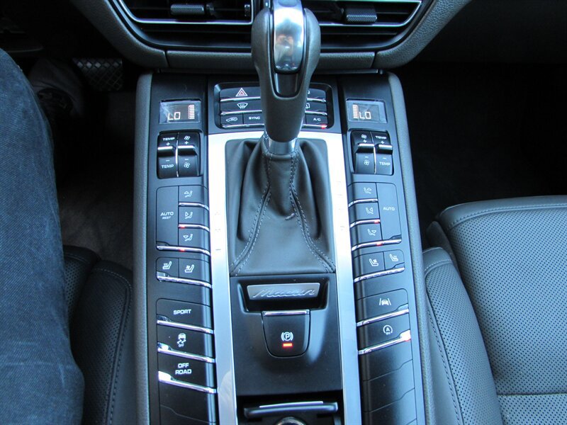 Used 2020 Porsche Macan S image 18
