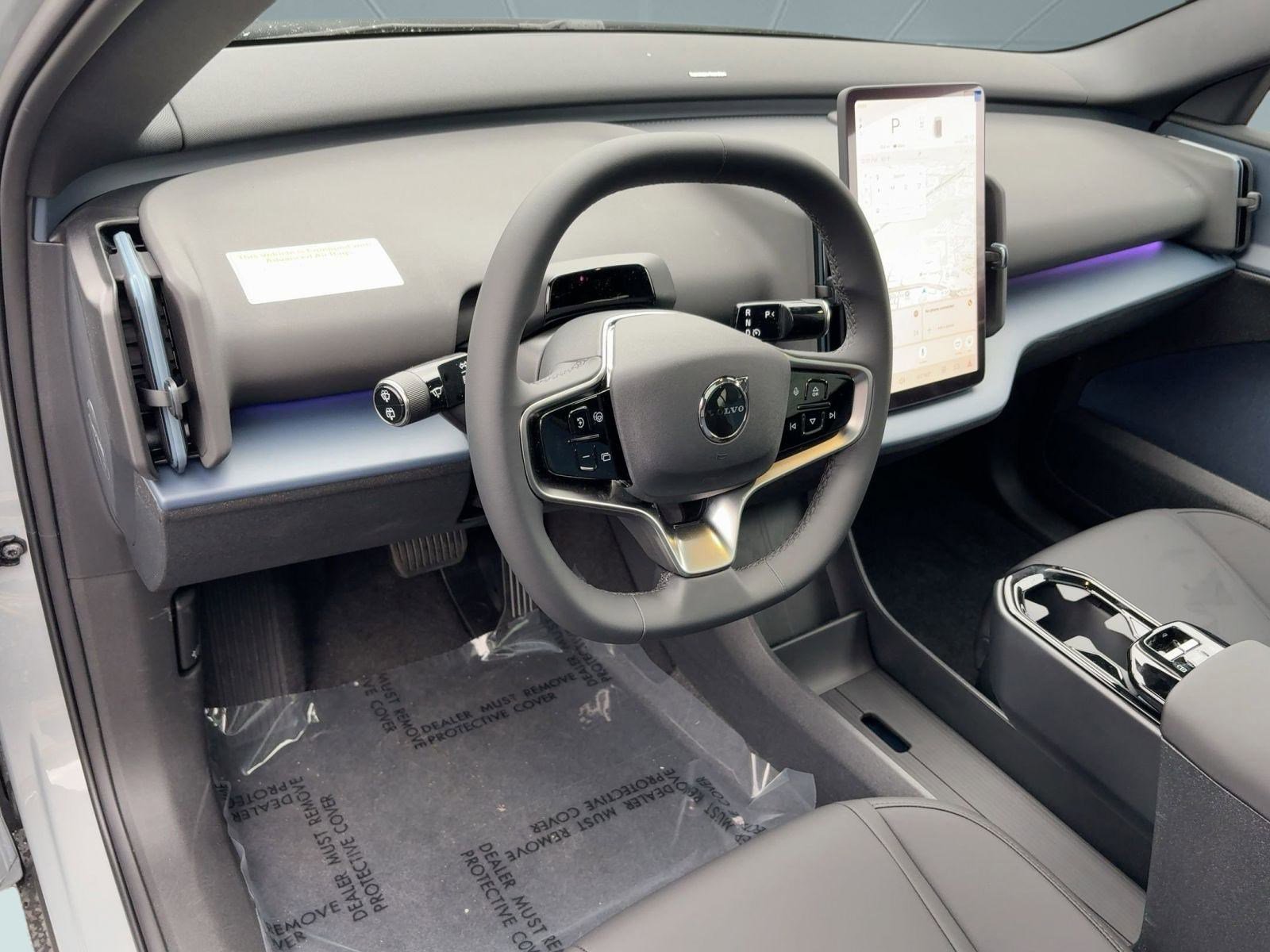 New 2026 Volvo EX30 Plus w/ Protection Package image 4