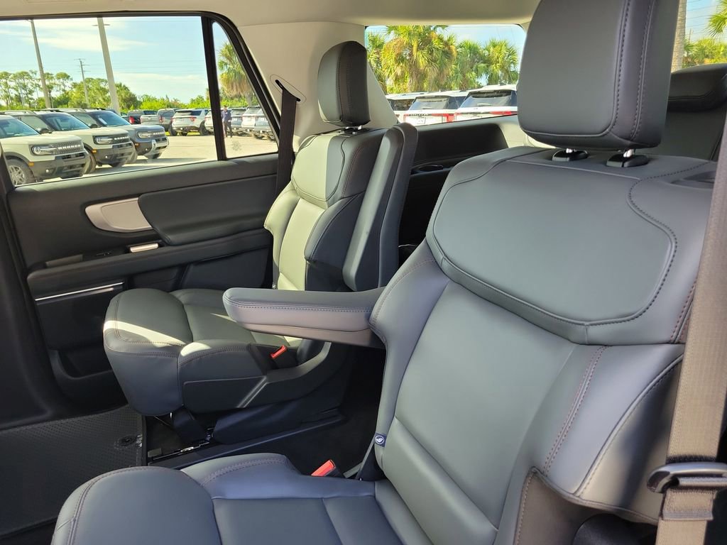 New 2025 Ford Expedition Active image 13
