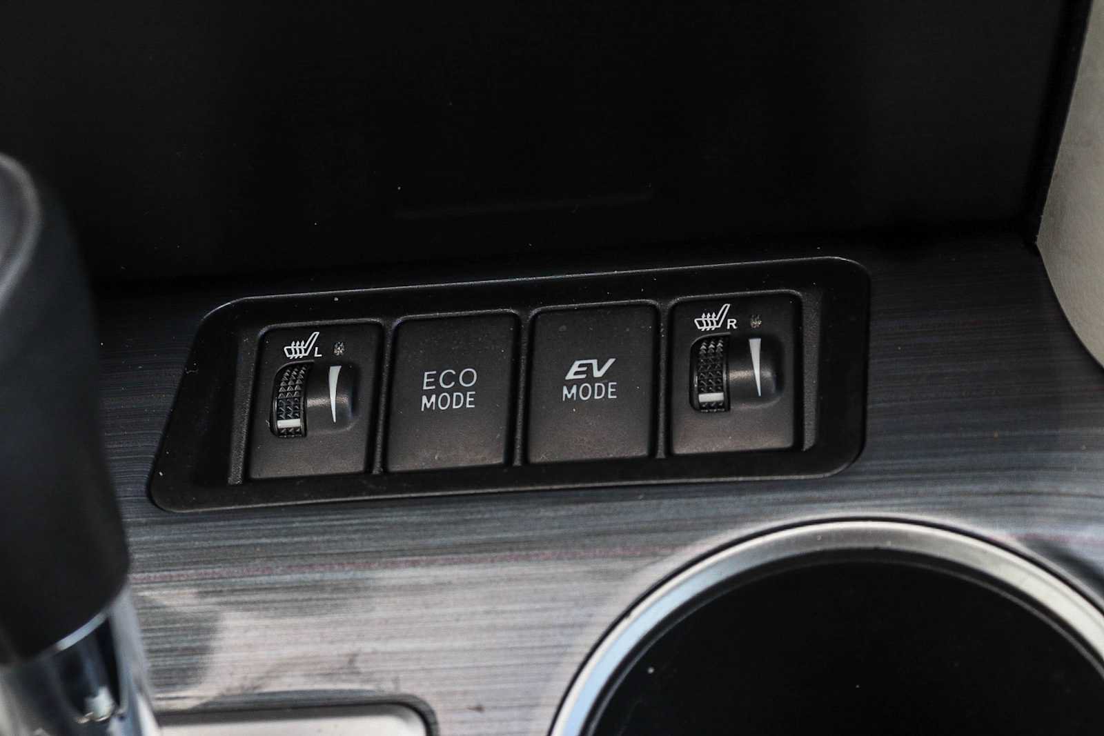 Used 2014 Toyota Camry XLE w/ Leather Package FWD image 26