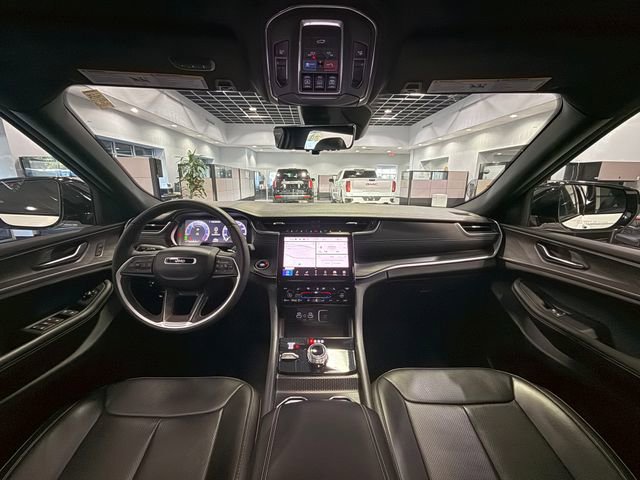 Used 2024 Jeep Grand Cherokee L Limited w/ Luxury Tech Group II image 16