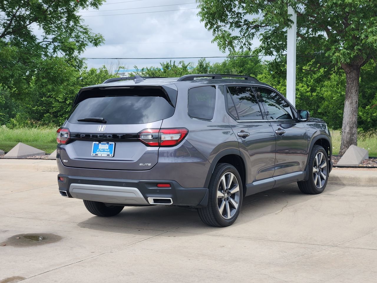 Used 2024 Honda Pilot Elite image 5