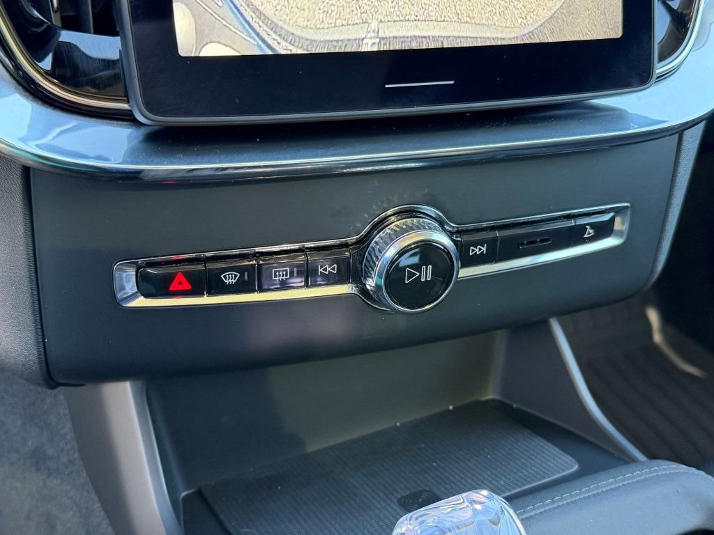 Certified 2025 Volvo XC90 T8 Ultra w/ Protection Package Premier image 33