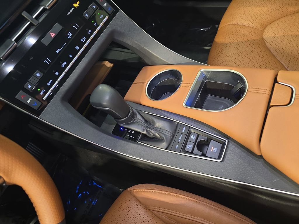 Used 2020 Toyota Avalon Limited image 25