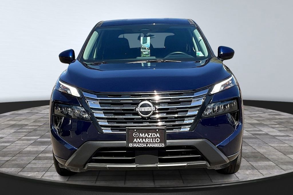 Used 2025 Nissan Rogue SV image 3