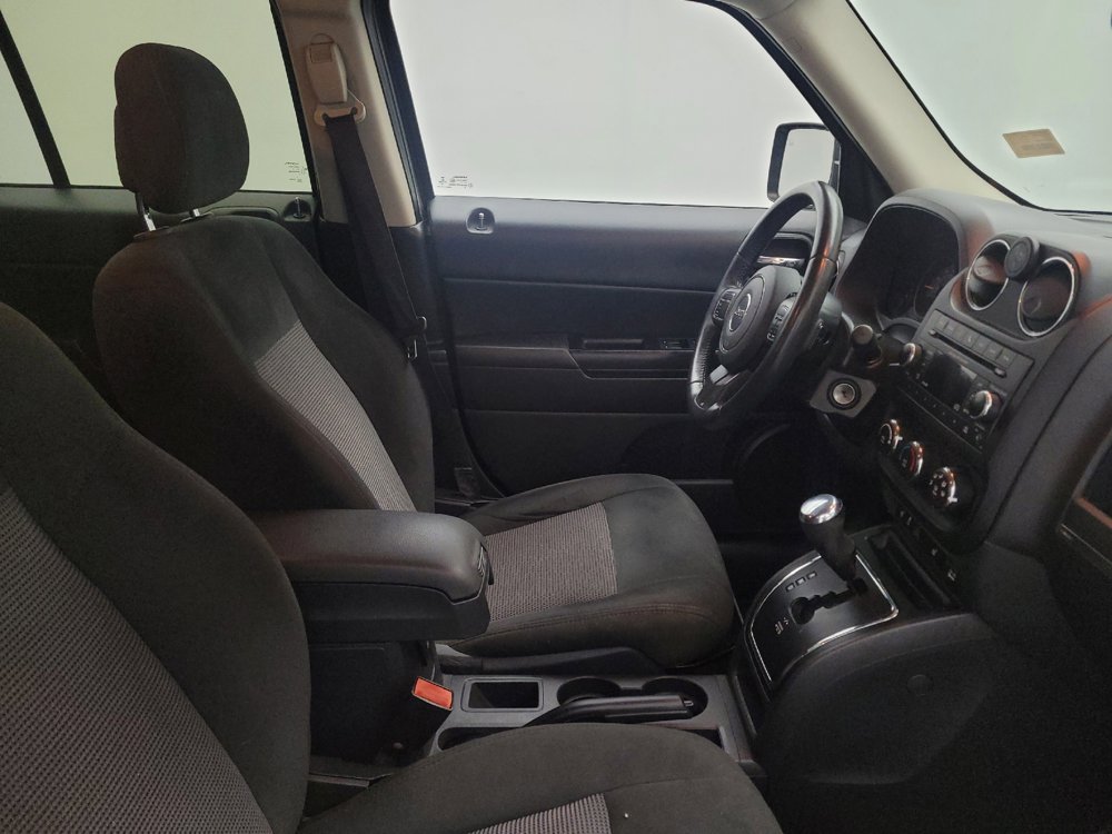 Used 2016 Jeep Patriot Latitude FWD image 21
