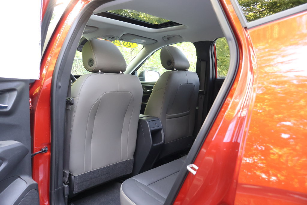 Used 2024 Chevrolet Trax ACTIV w/ Sunroof Package FWD image 46