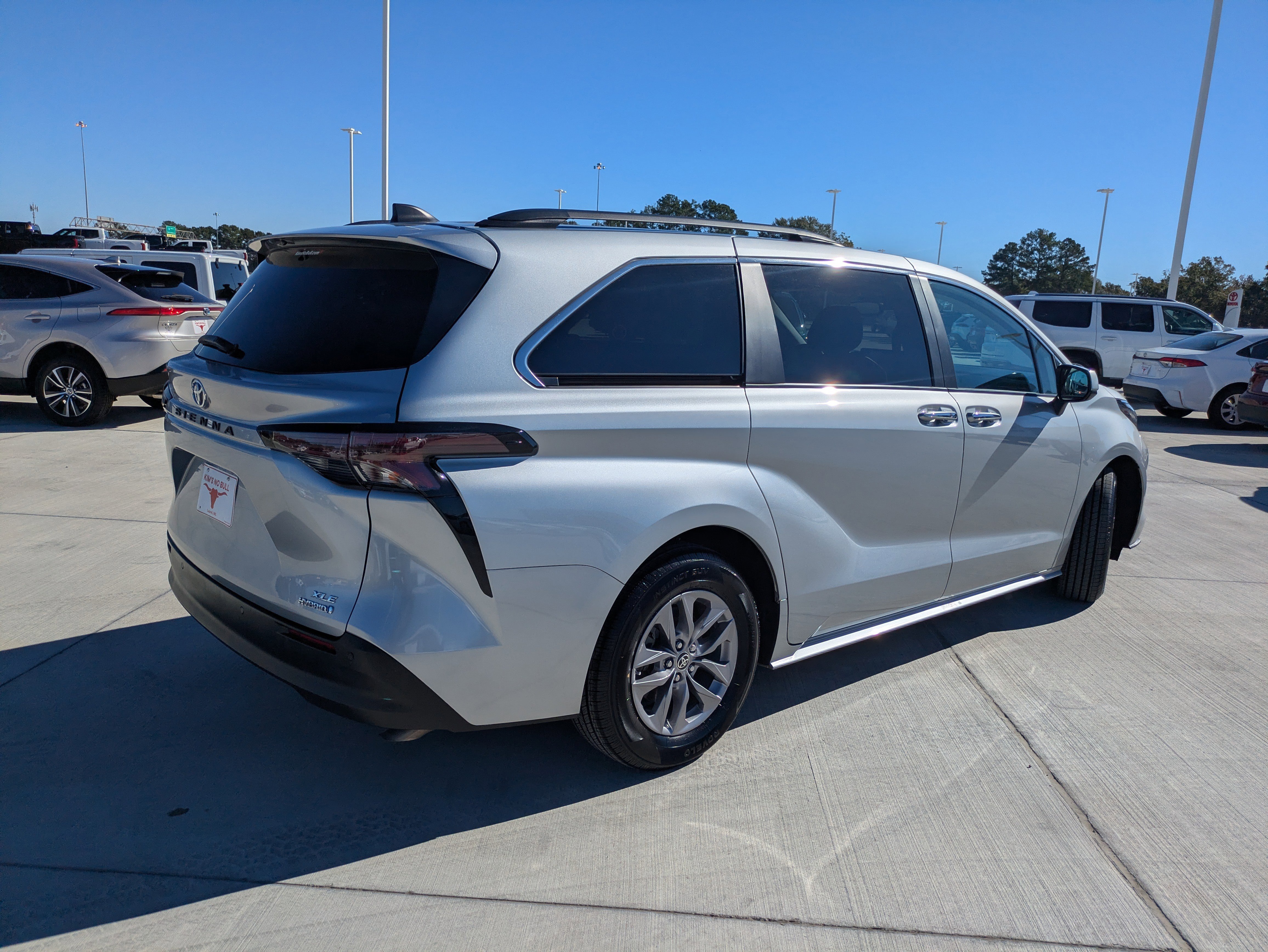 Certified 2023 Toyota Sienna XLE image 7