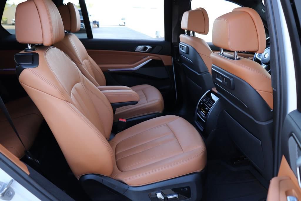 Used 2021 BMW X7 xDrive40i w/ M Sport Package image 29