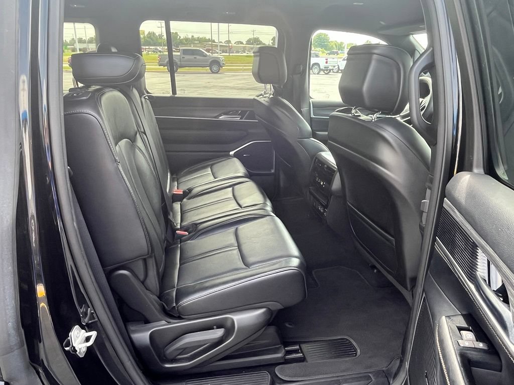 Used 2024 Jeep Wagoneer Series II w/ Flexible Seating Group AWD/4WD image 14