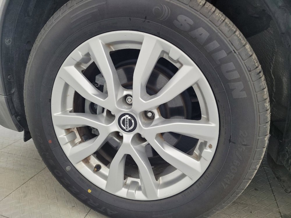 Used 2018 Nissan Rogue SV image 31