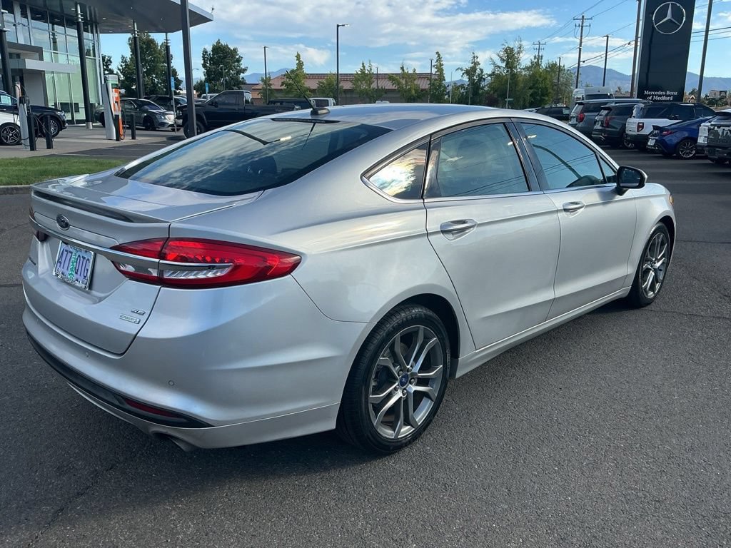 Used 2017 Ford Fusion SE w/ Equipment Group 201A FWD image 7