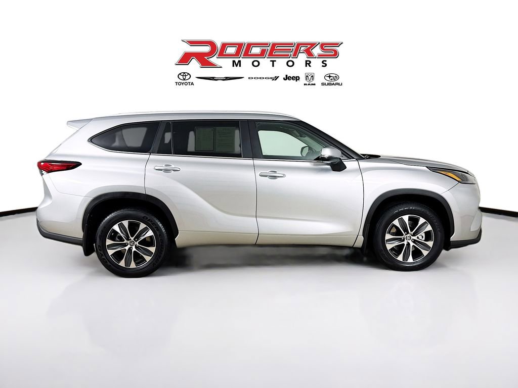 Certified 2023 Toyota Highlander XLE image 8