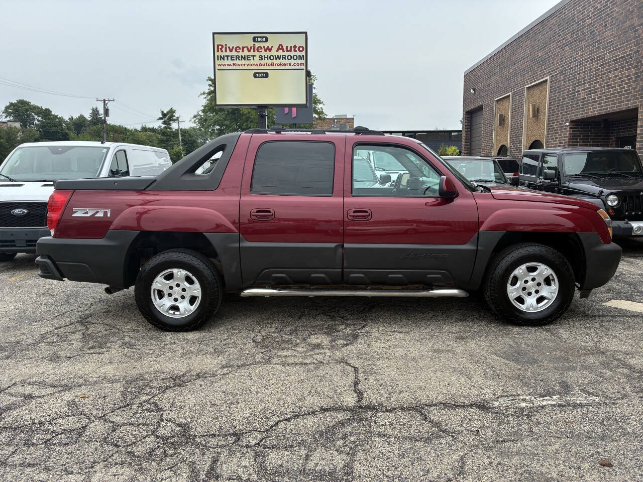 Used 2005 Chevrolet Avalanche Z71 w/ Preferred Equipment Group AWD/4WD image 3
