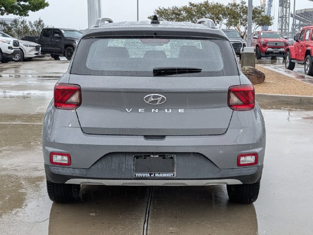 Used 2021 Hyundai Venue SEL FWD image 7
