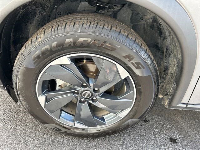 Used 2024 Nissan Rogue SV image 51