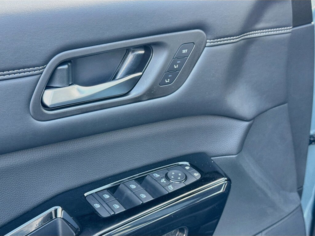 New 2026 Nissan Pathfinder Platinum AWD/4WD image 10