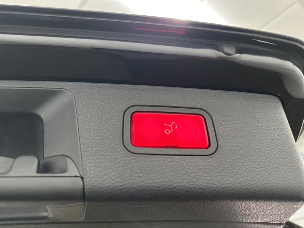 Used 2010 Mercedes-Benz GLK 350 4MATIC image 19