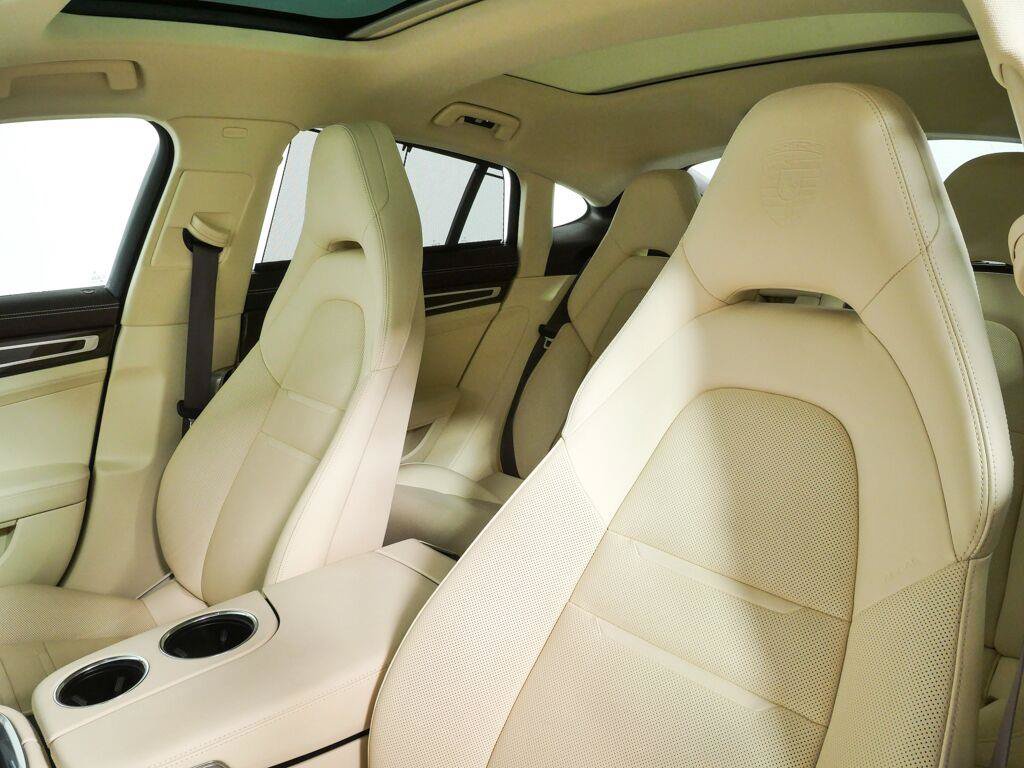 Used 2023 Porsche Panamera 4 AWD/4WD image 5