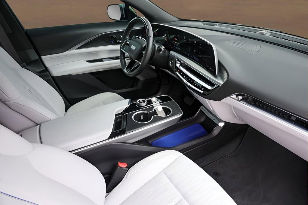 Used 2025 Cadillac Lyriq Luxury RWD image 29