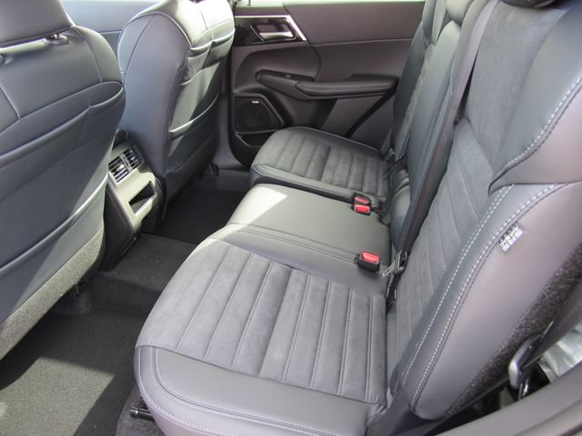 New 2026 Mitsubishi Outlander SE FWD image 9