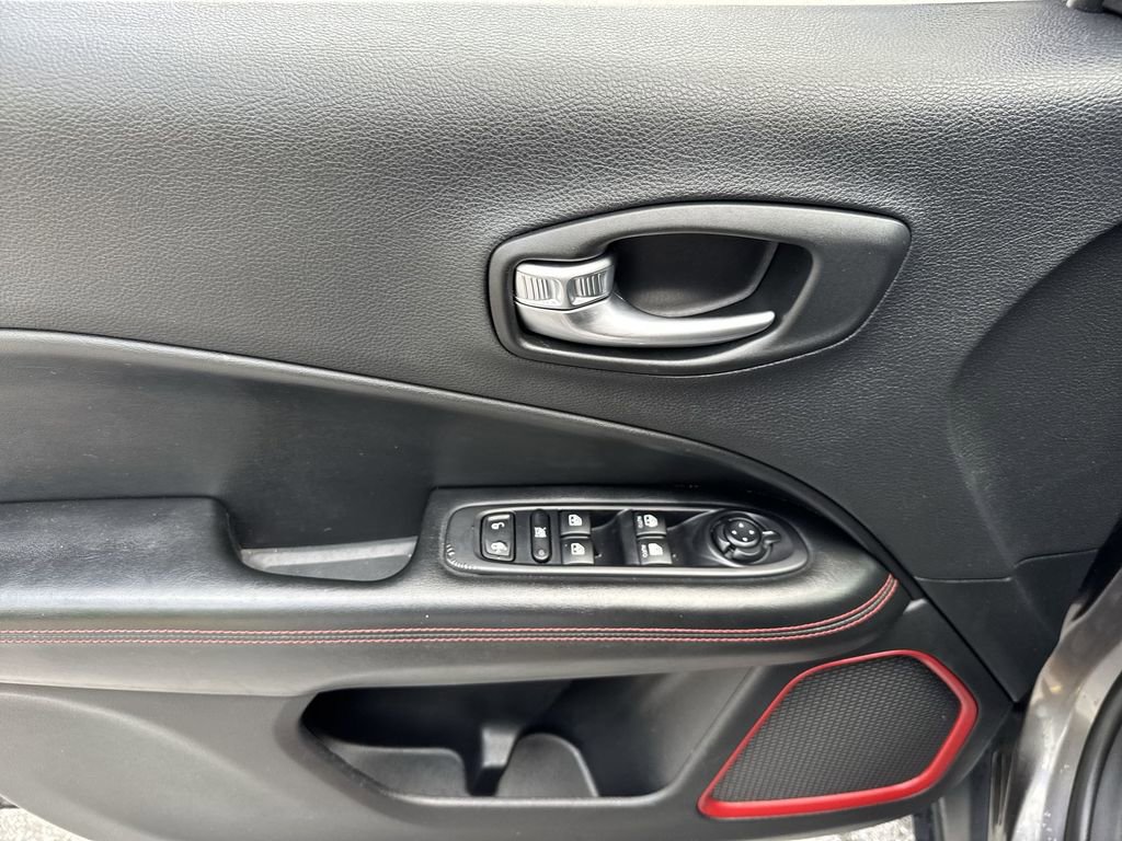 Used 2020 Jeep Compass Trailhawk AWD/4WD image 40