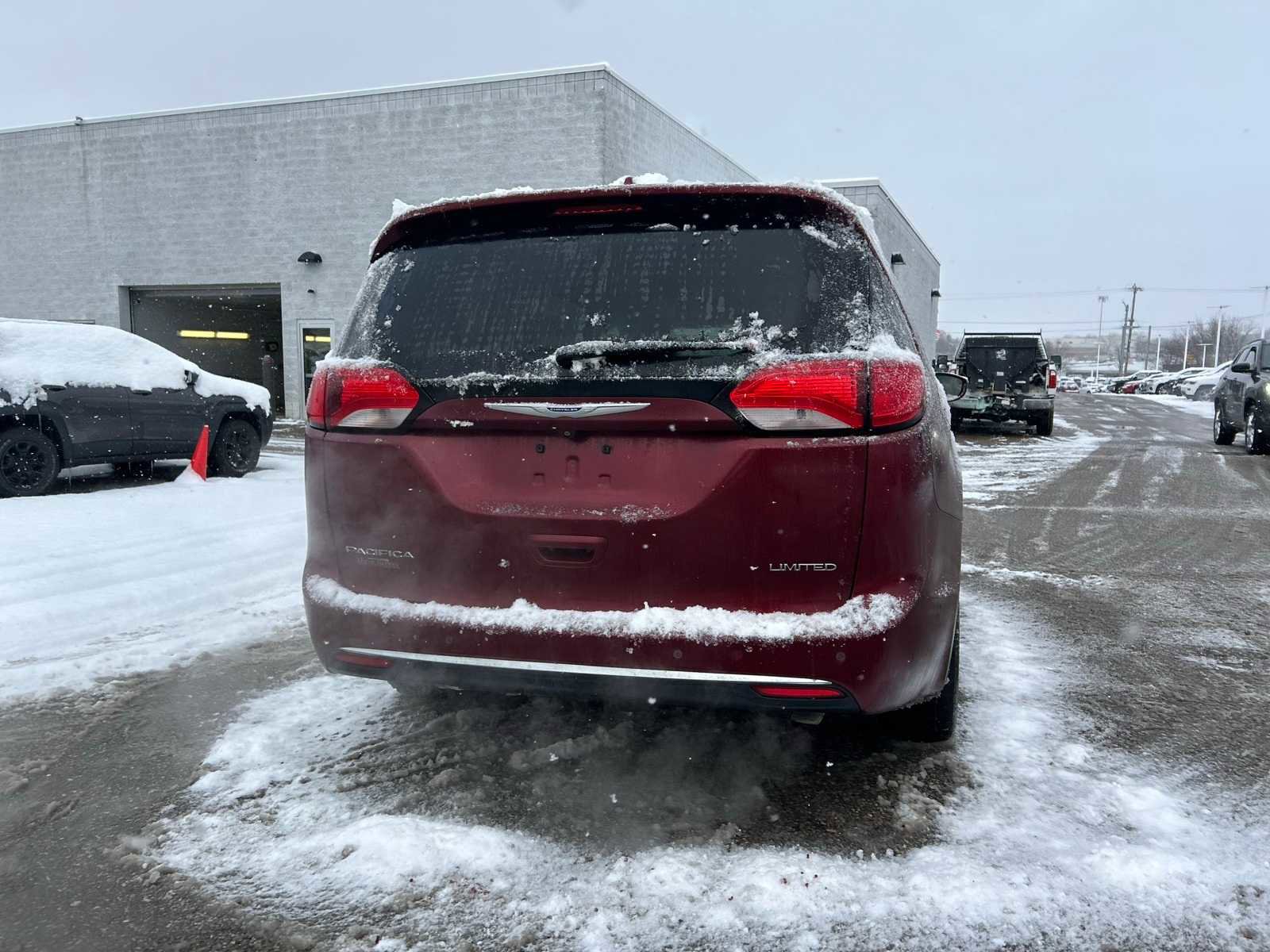 Certified 2019 Chrysler Pacifica Limited w/ Tire & Wheel Group image 20