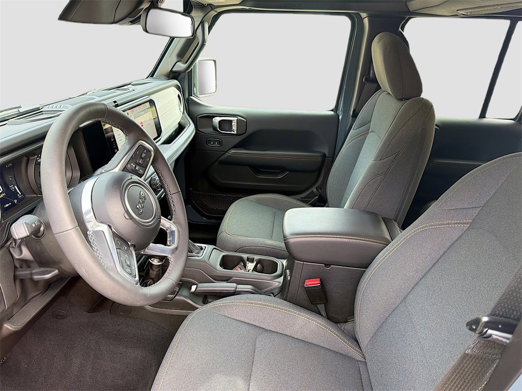 Used 2025 Jeep Wrangler Unlimited Sahara image 27