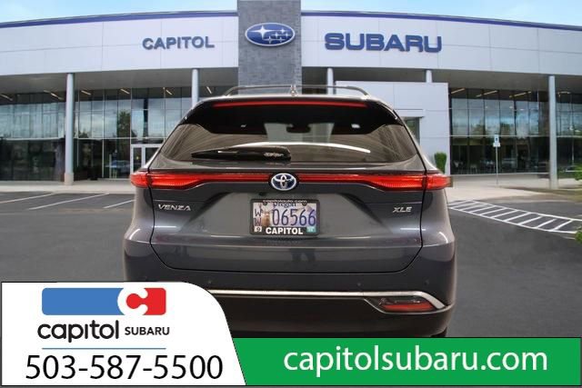 Used 2024 Toyota Venza XLE image 4