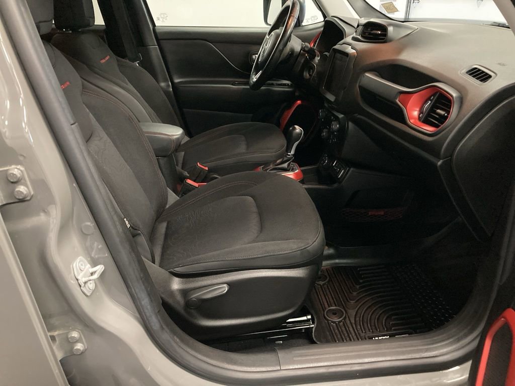 Used 2019 Jeep Renegade Trailhawk w/ UConnect 8.4 Nav Group AWD/4WD image 41