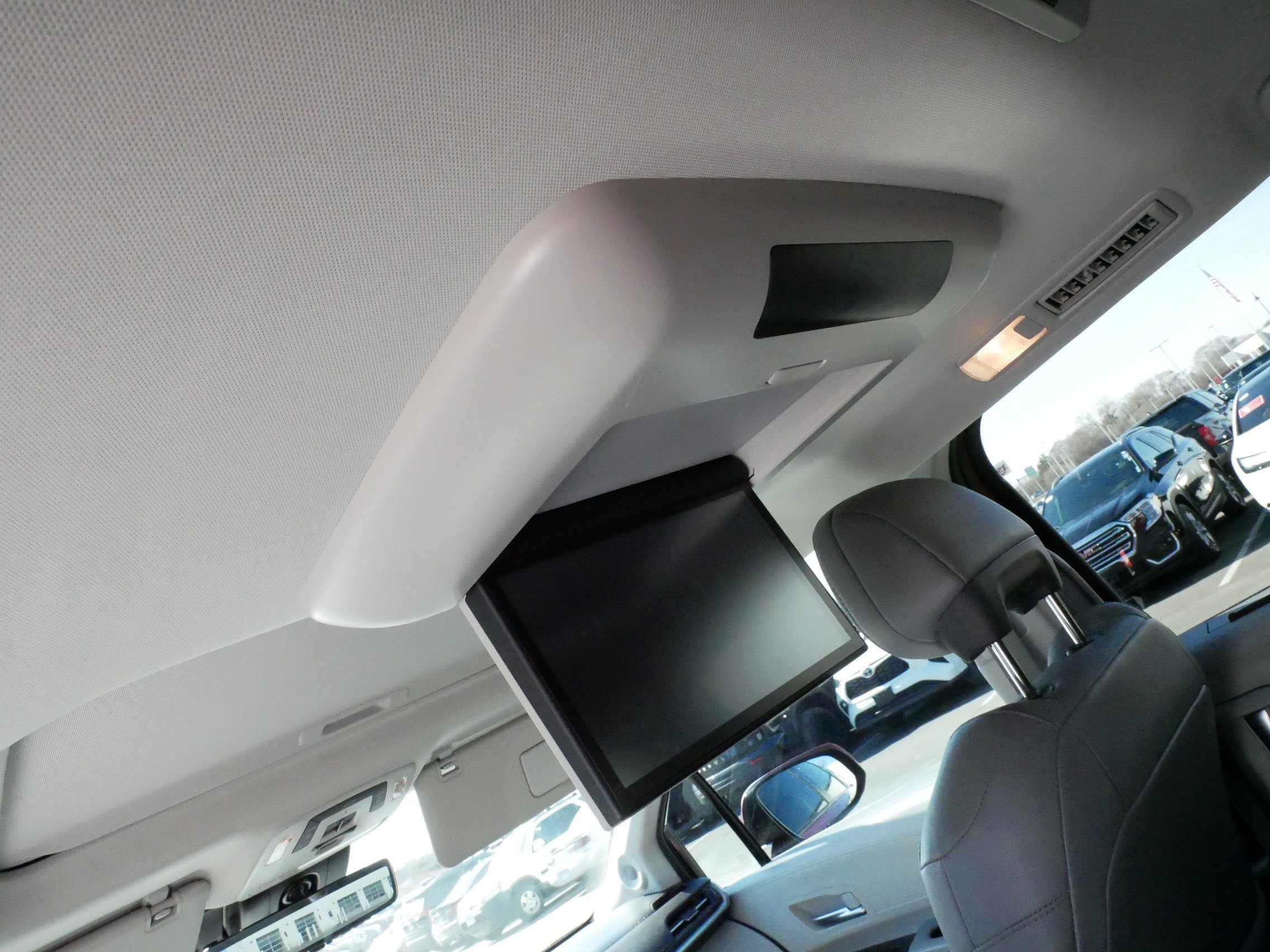 Certified 2023 Toyota Sienna Limited FWD image 33