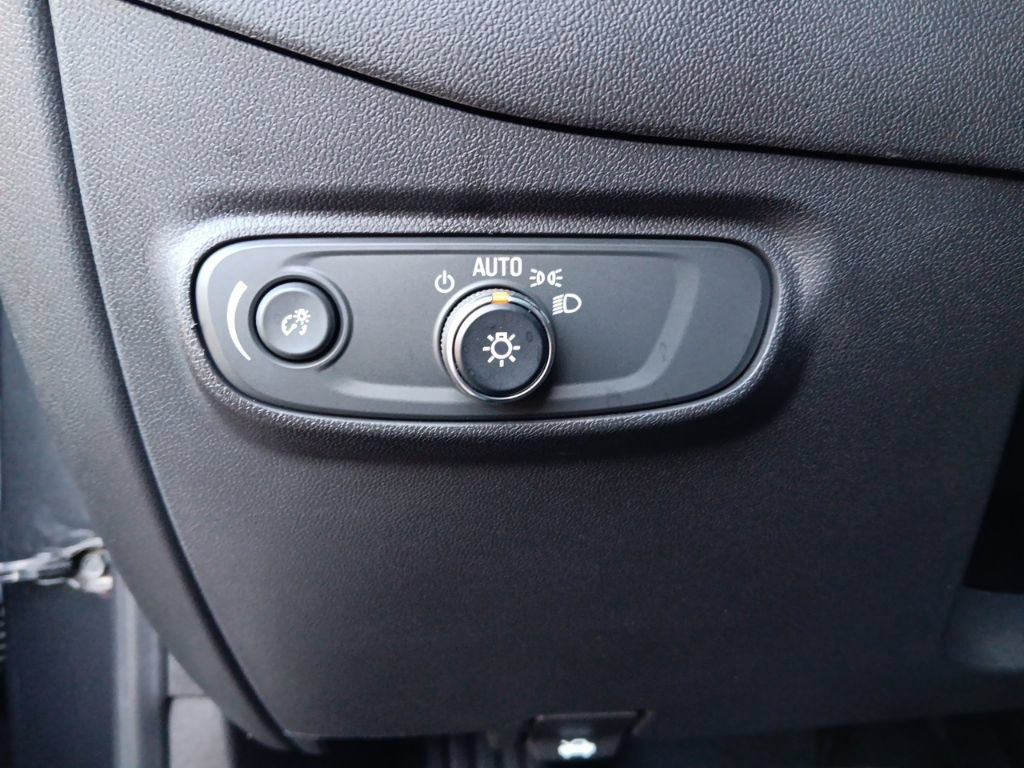 Used 2022 Chevrolet Equinox RS w/ RS Leather Package FWD image 25