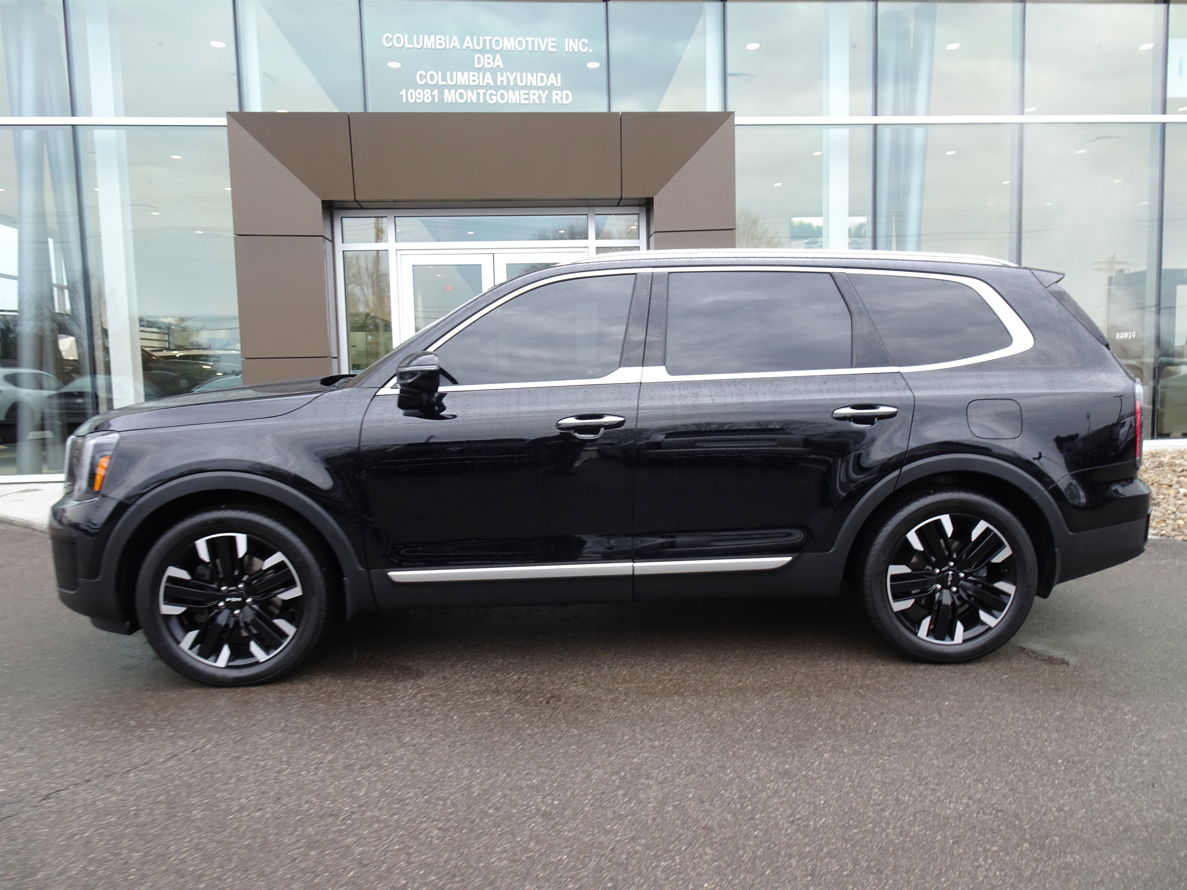 Used 2024 Kia Telluride SX w/ Towing Package image 2