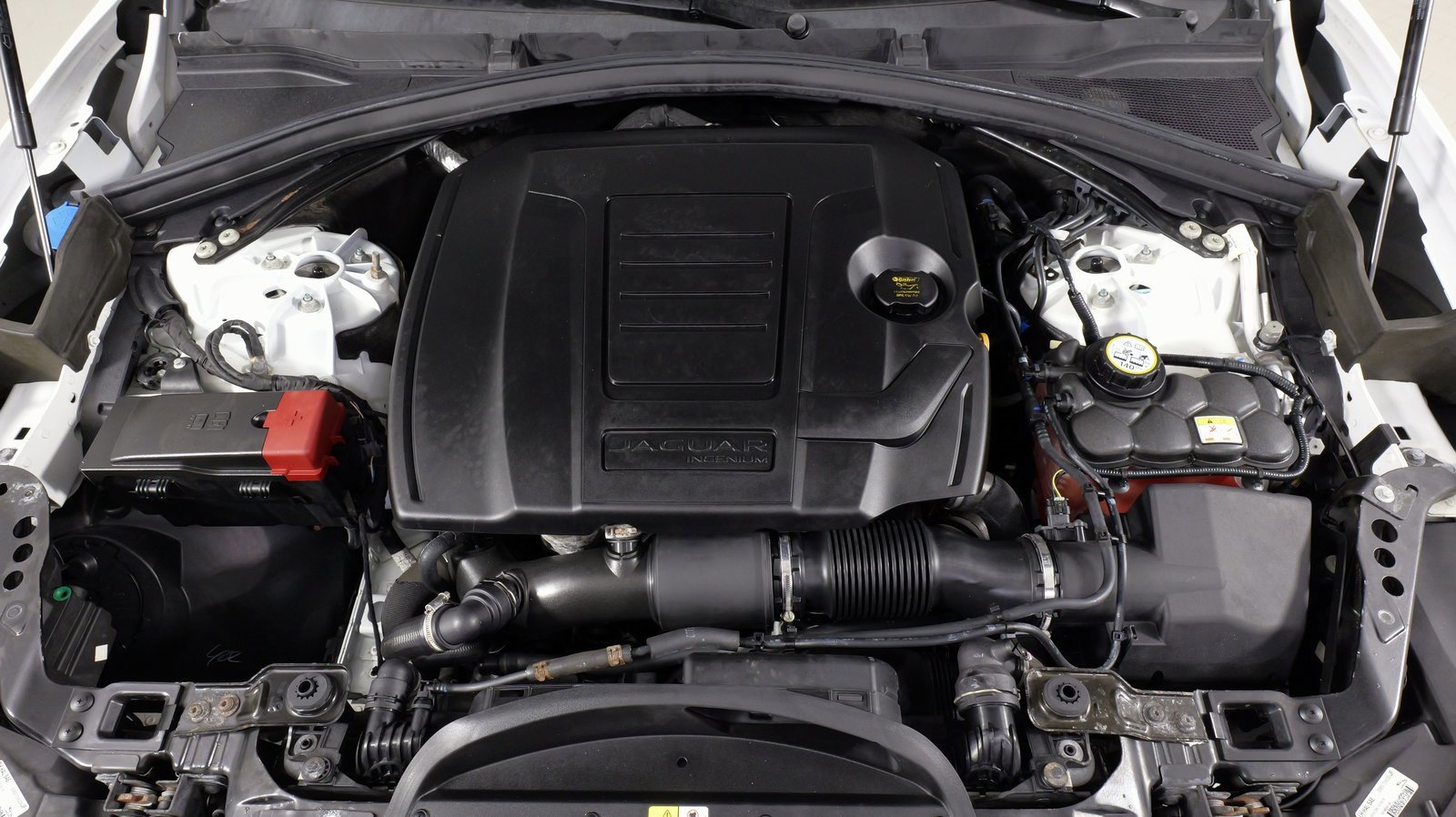 Used 2020 Jaguar F-PACE Premium image 65