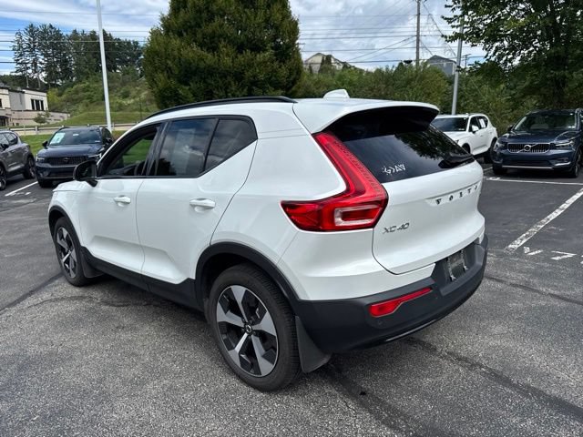 Used 2024 Volvo XC40 B5 Core AWD/4WD image 3