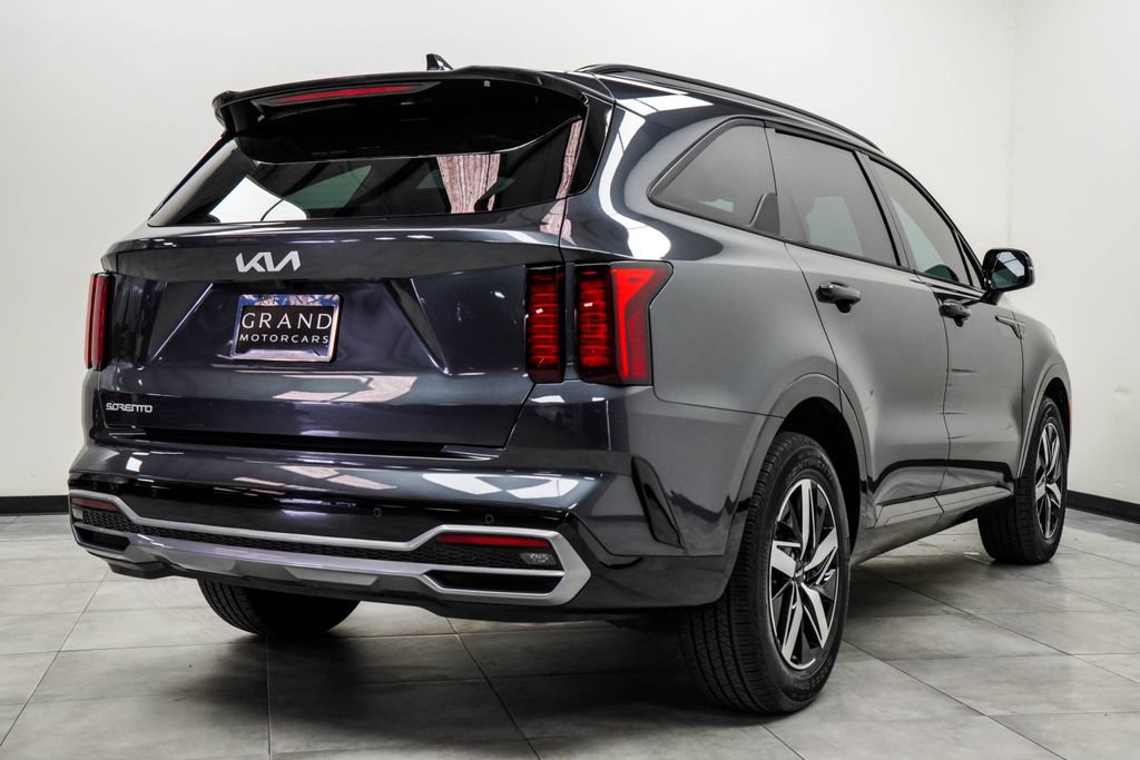 Used 2023 Kia Sorento S w/ Panoramic Sunroof Package FWD image 13