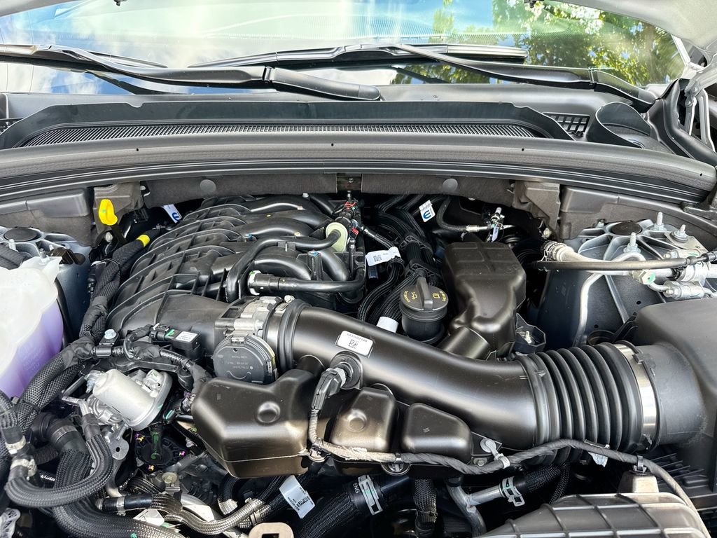 New 2025 Jeep Grand Cherokee Laredo w/ Luxury Tech Group I RWD image 31
