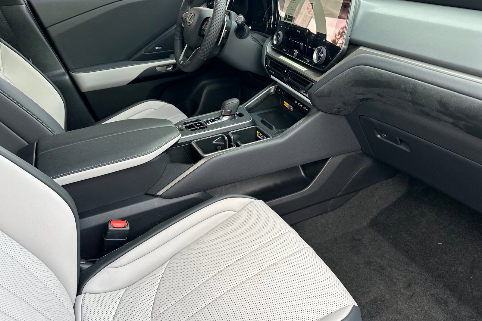 New 2026 Lexus TX 500h AWD image 17