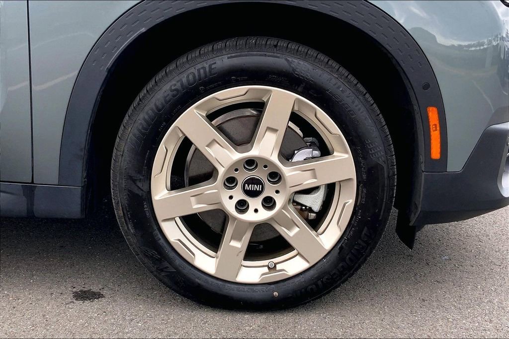 Certified 2025 MINI Cooper Countryman SE w/ Comfort Package Max image 10