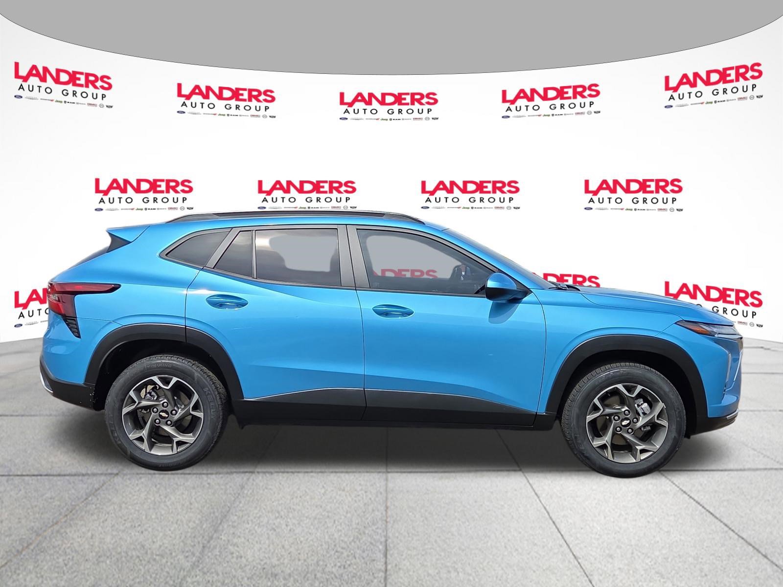 Used 2025 Chevrolet Trax LT w/ Driver Confidence Package FWD image 2