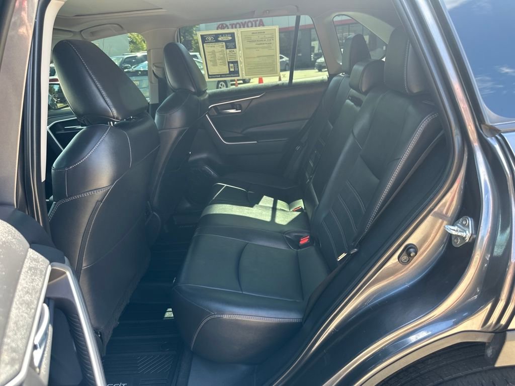Used 2022 Toyota RAV4 XLE Premium image 28