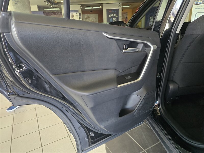 Used 2025 Toyota RAV4 XLE AWD/4WD image 10