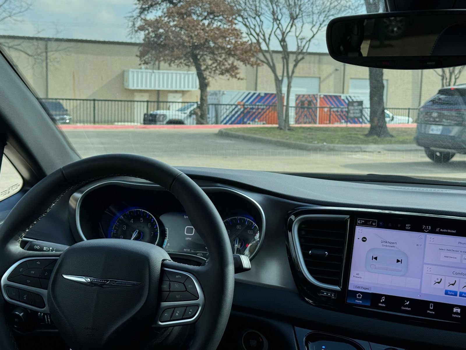 Used 2025 Chrysler Pacifica Select image 36